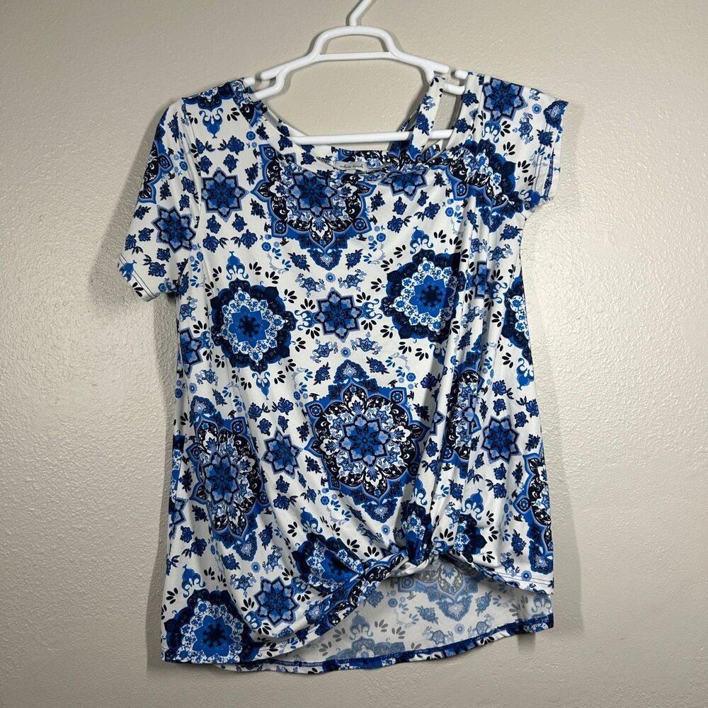 White Birch Top Womens L Blue White Medallion Twist Knot Short Sleeve Casual